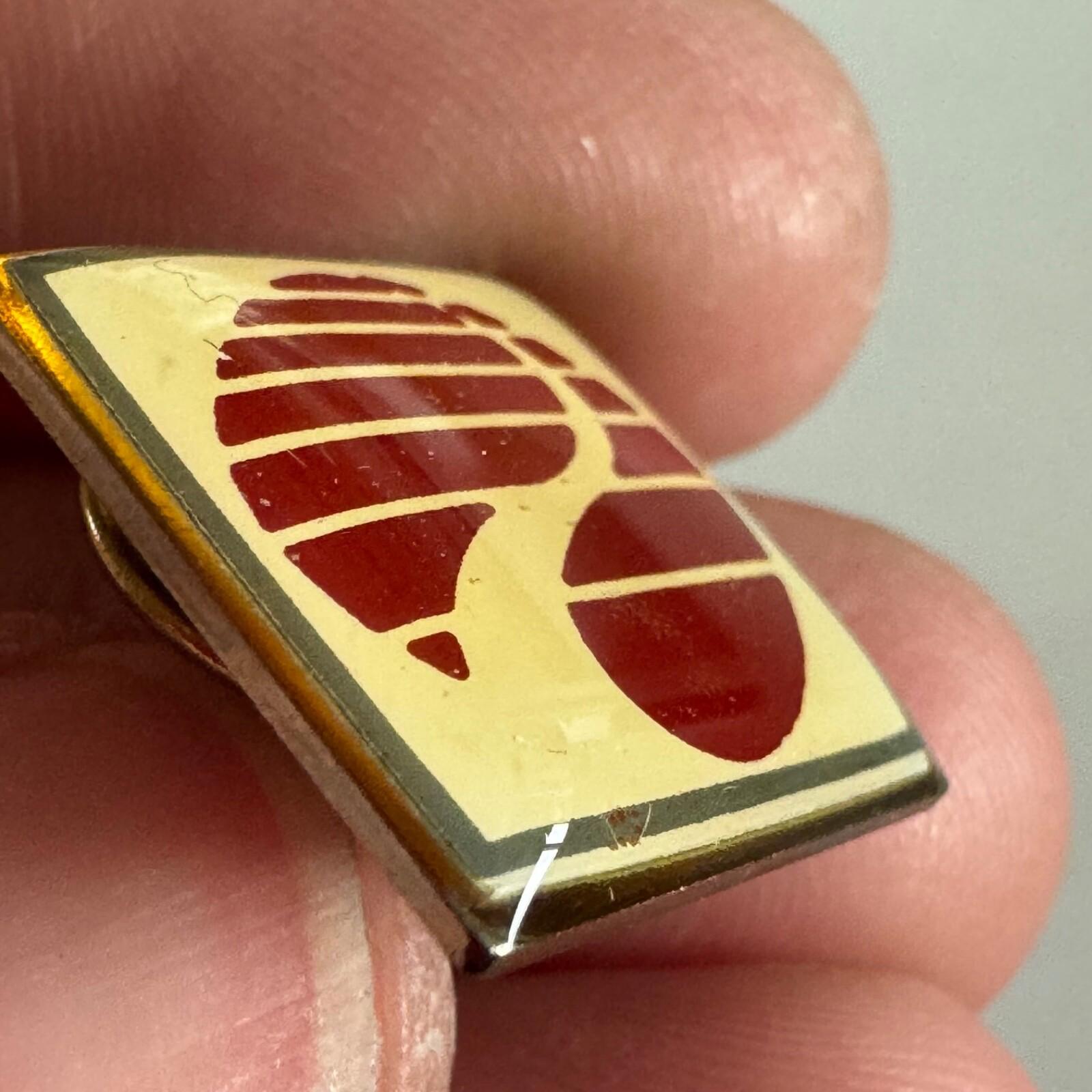 Vintage AYMESA Ecuador Car Manufacturer Logo Lapel Pin Automóviles y Máquinas de